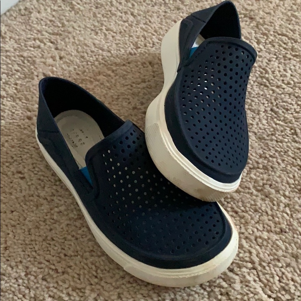 Boys crocs